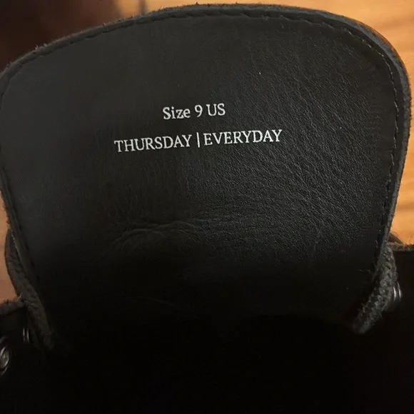 Men's size 9D Thursday “Captain” Lace-Up boots
Arizona Adobe - Picture 5 of 7